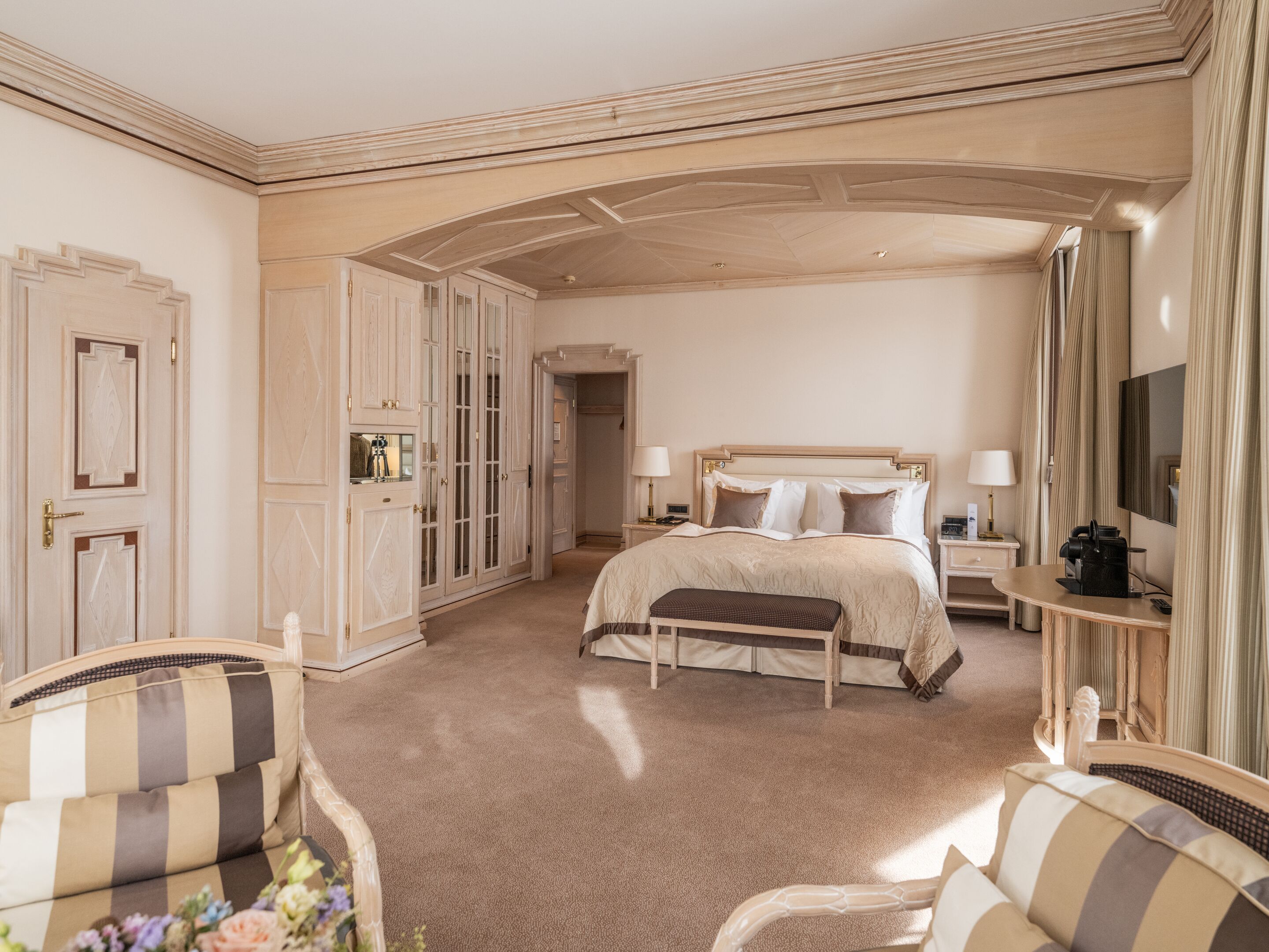 Junior Suite, Deluxe, Traditional, Lake Side, South Wing