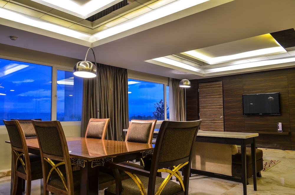 Grand Allison Jayapura 25/31