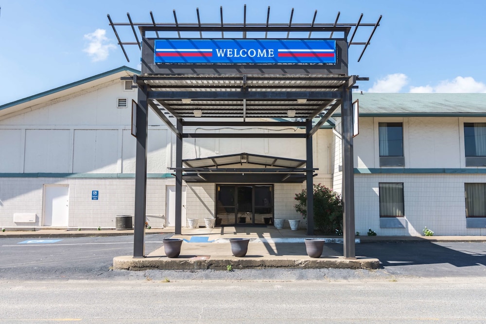 Motel6 Arkadelphia, AR image