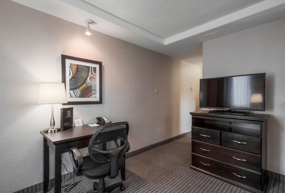 Coast Calgary Downtown Hotel and Suites by APA 53/61