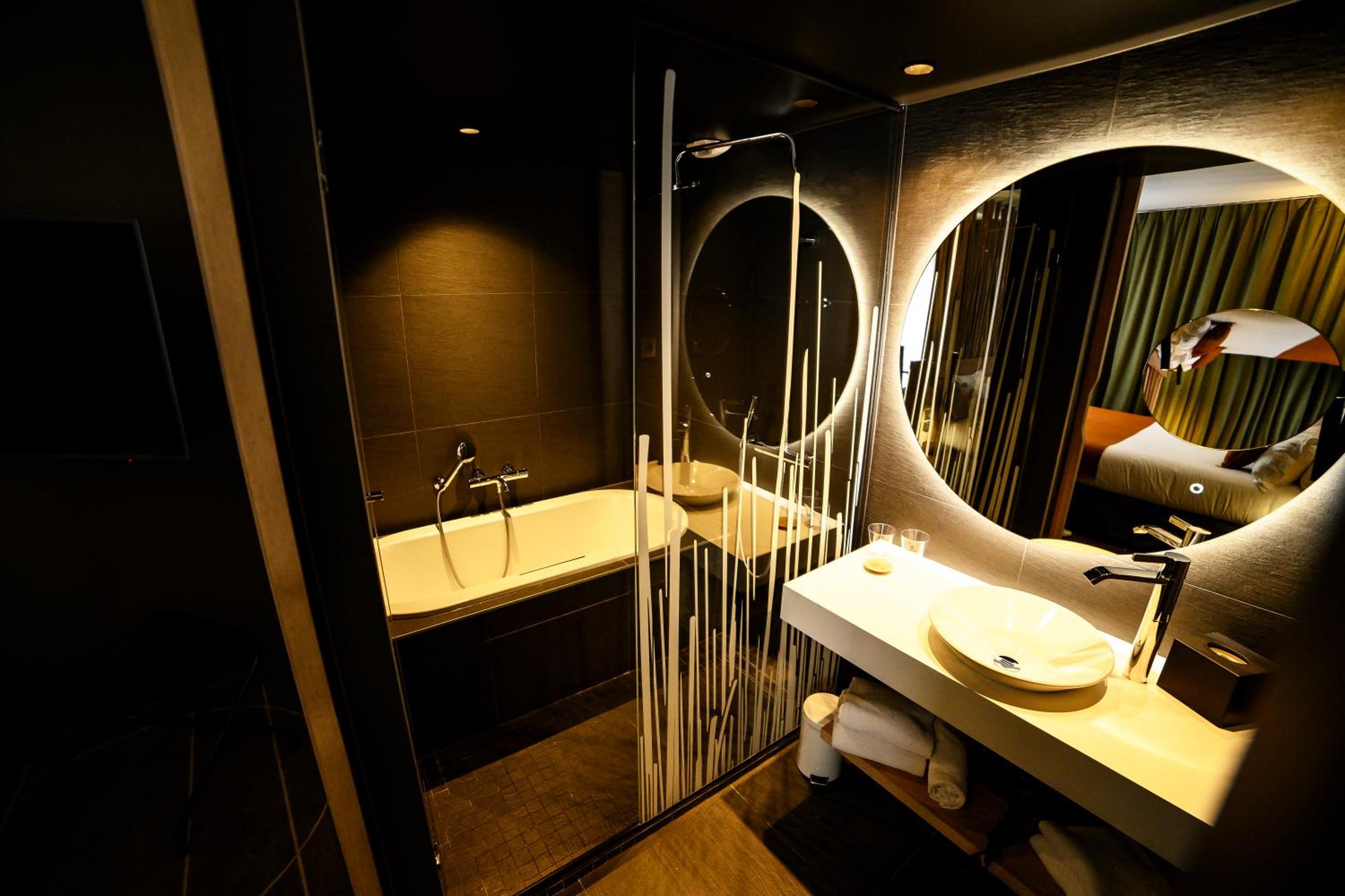 DUPLEX, SUITE