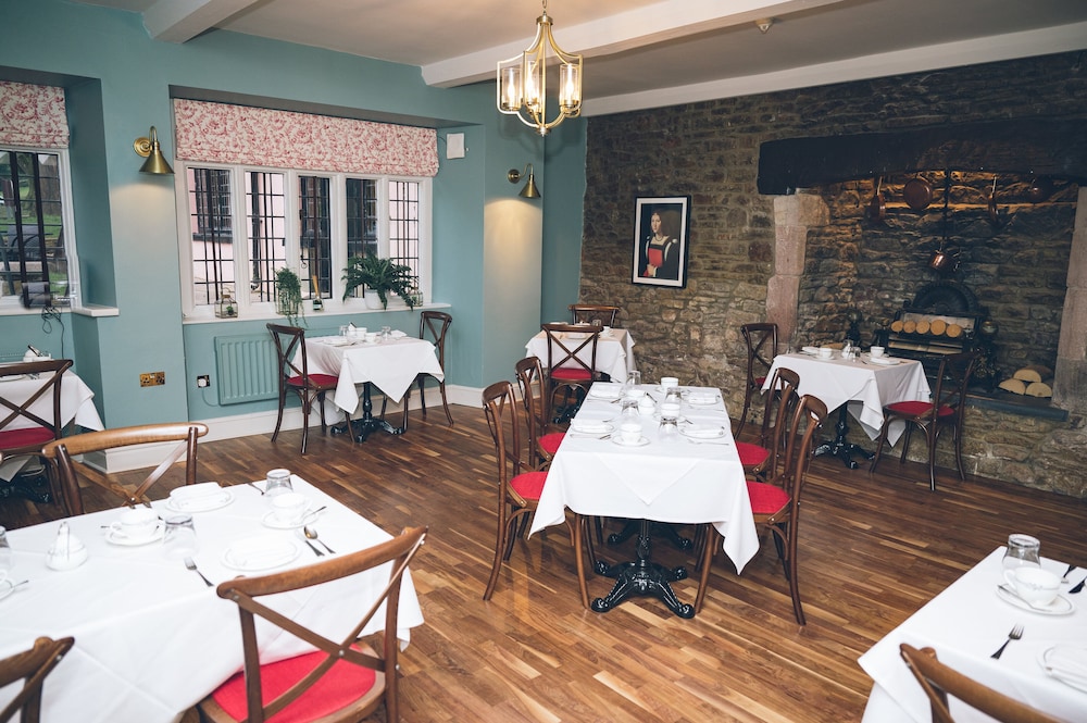 Cwrt Bleddyn Hotel & Spa 31/42
