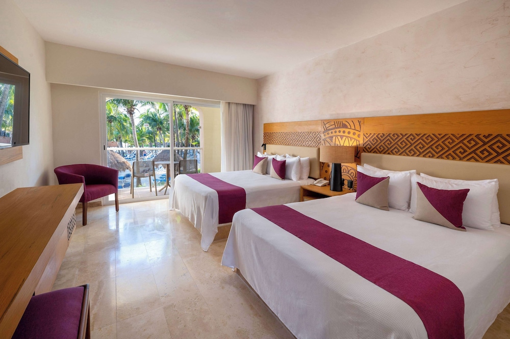 OCEAN, SUPERIOR, 2 QUEEN BEDS