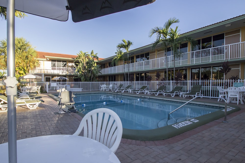 Quality Inn and Suites Airport Cruise Port Hollywood 15/55