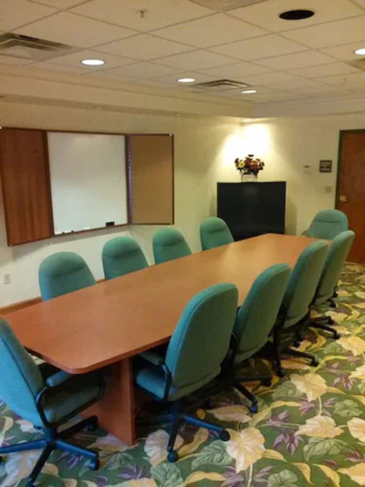 Allure Suites of Fort Myers 21/27