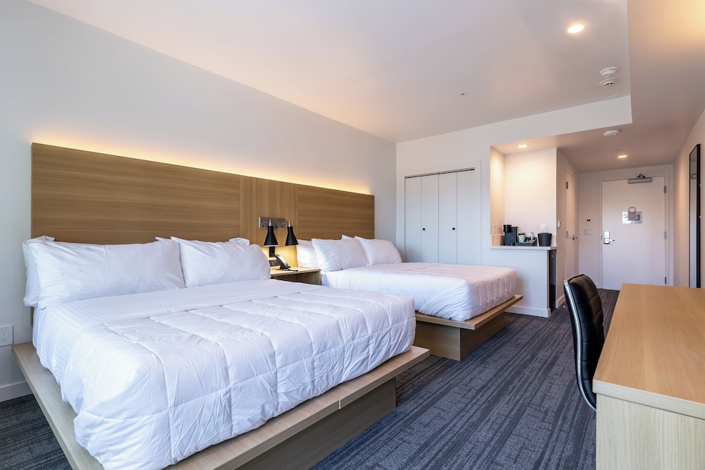 ROOM, 2 QUEEN BEDS, BALCONY