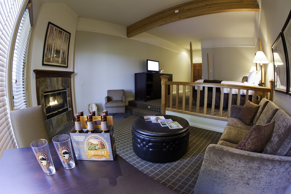 Pine Ridge Inn 36/37