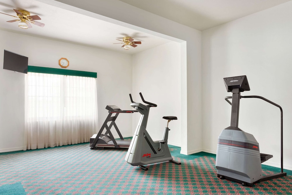 Days Inn & Suites by Wyndham Sikeston 28/51