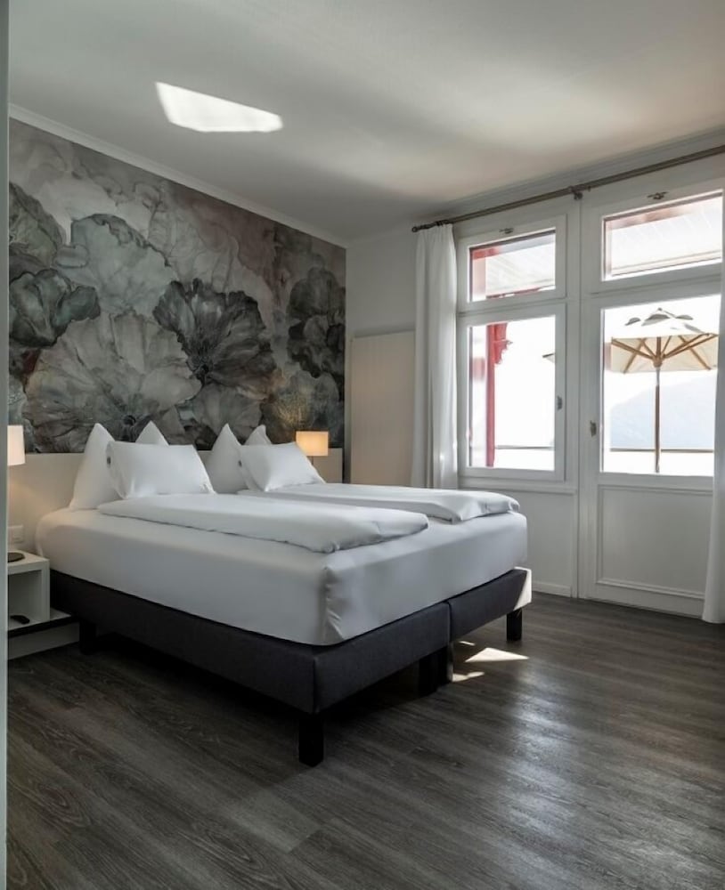 PREMIUM, DOUBLE BED, LAKE VIEW