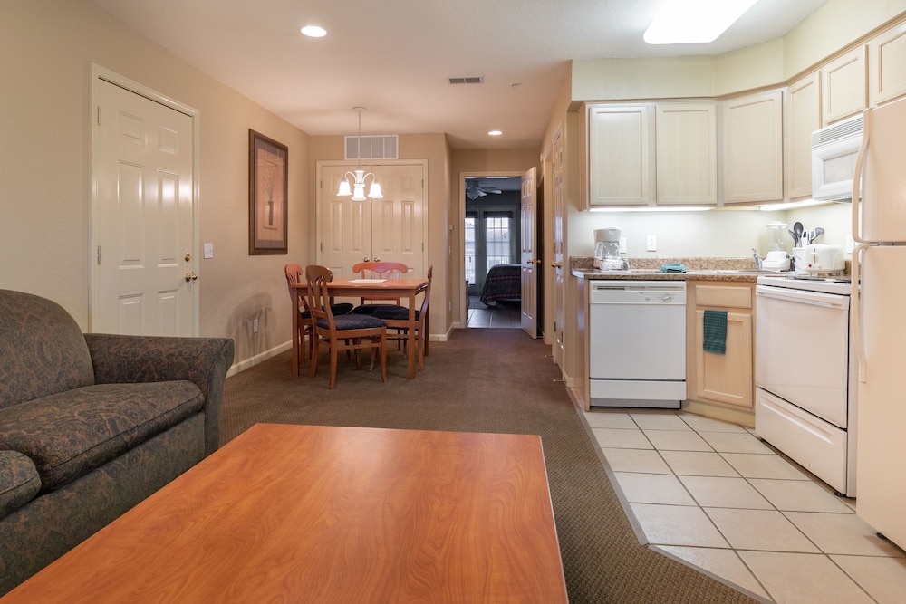 Capital Resorts Carriage Place 46/77