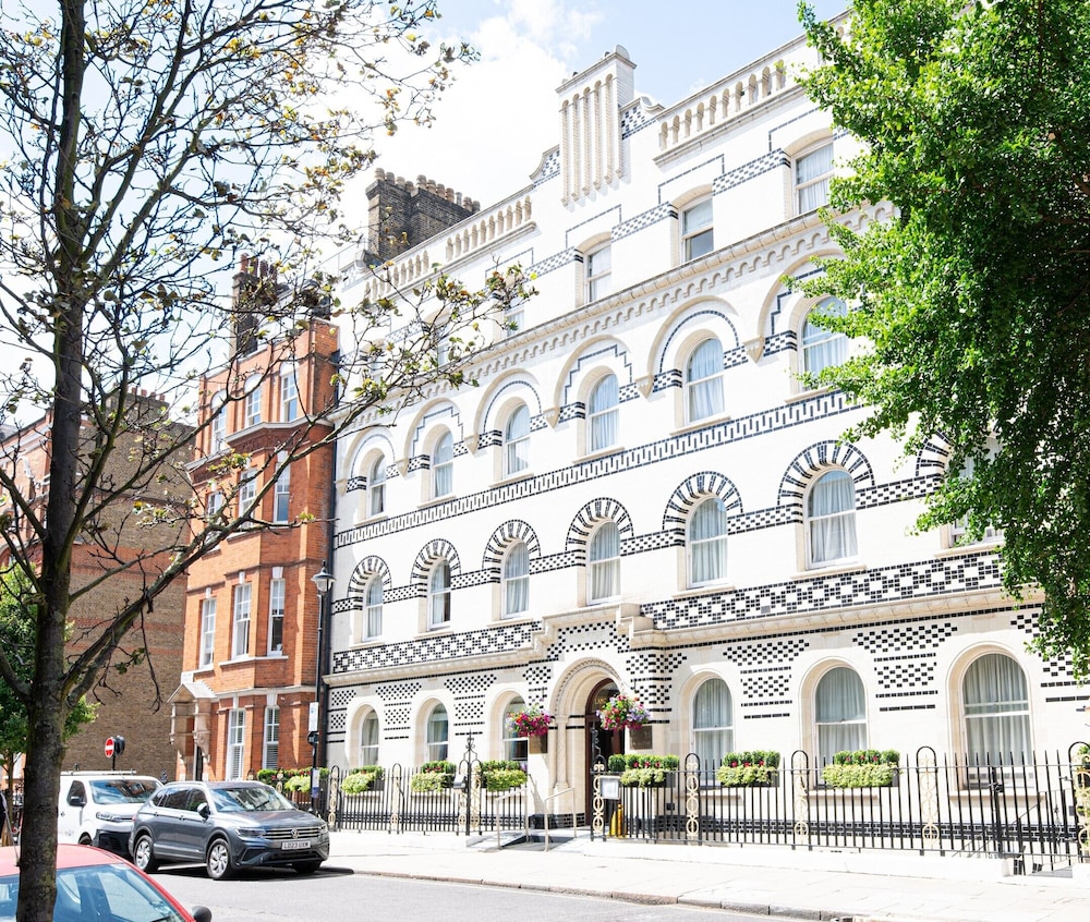 Langham Court Hotel 67/69