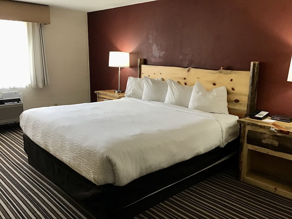 Studio6 Suites Butte, MT I-90 I-15 8/42