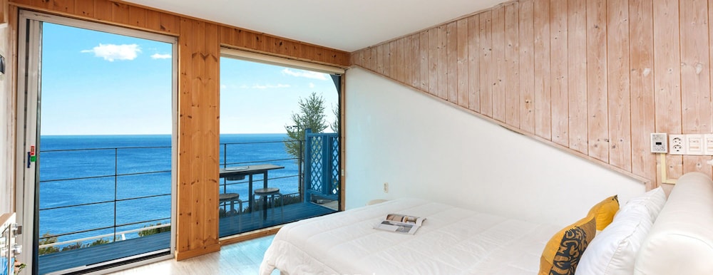 Namhae Santorini N Pension 8/50