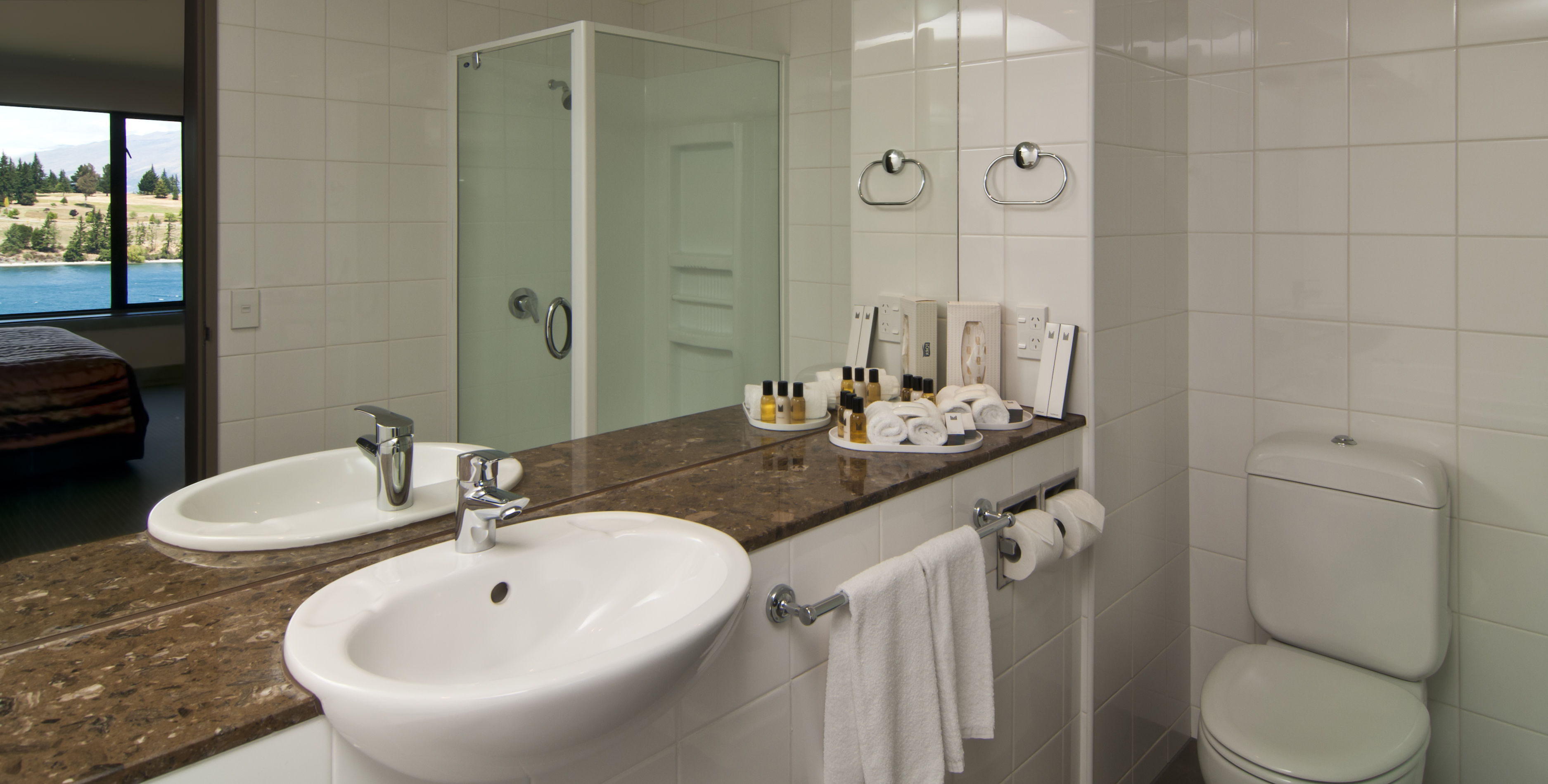 Junior Suite, Copthorne Hotel and Resort Queenstown Lakefront 2/2