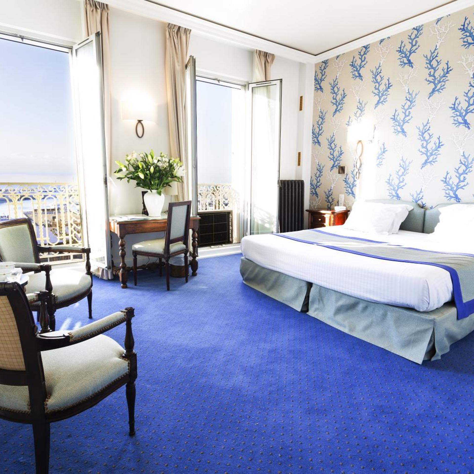PRIVILEGE, DOUBLE OR TWIN BED, SEA VIEW