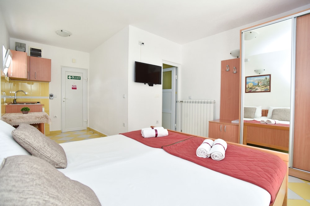 D D Apartments Tivat 11/18