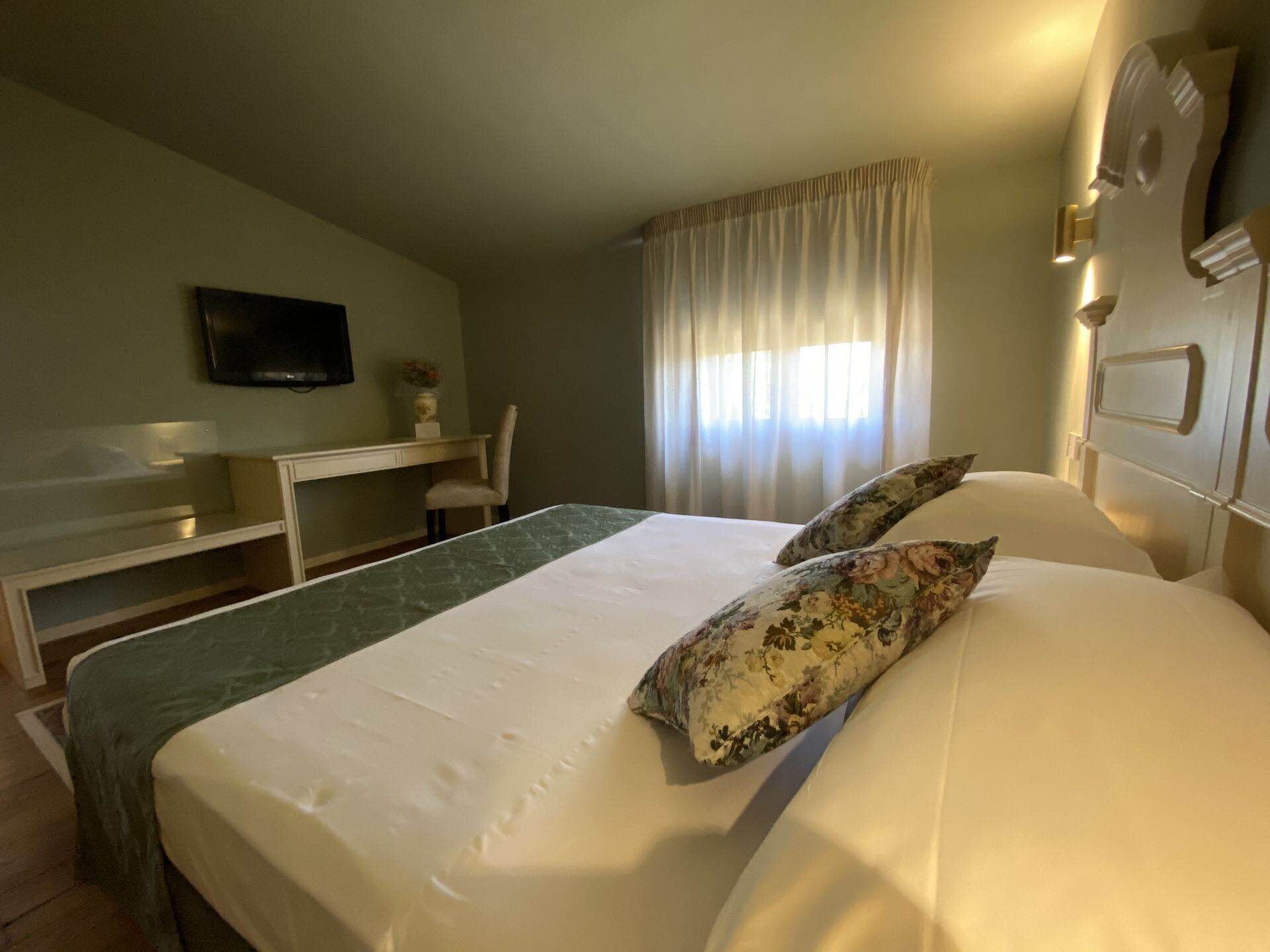 JUNIOR SUITE, HOT TUB