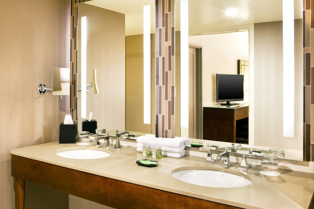 The Westin Portland Harborview 55/58