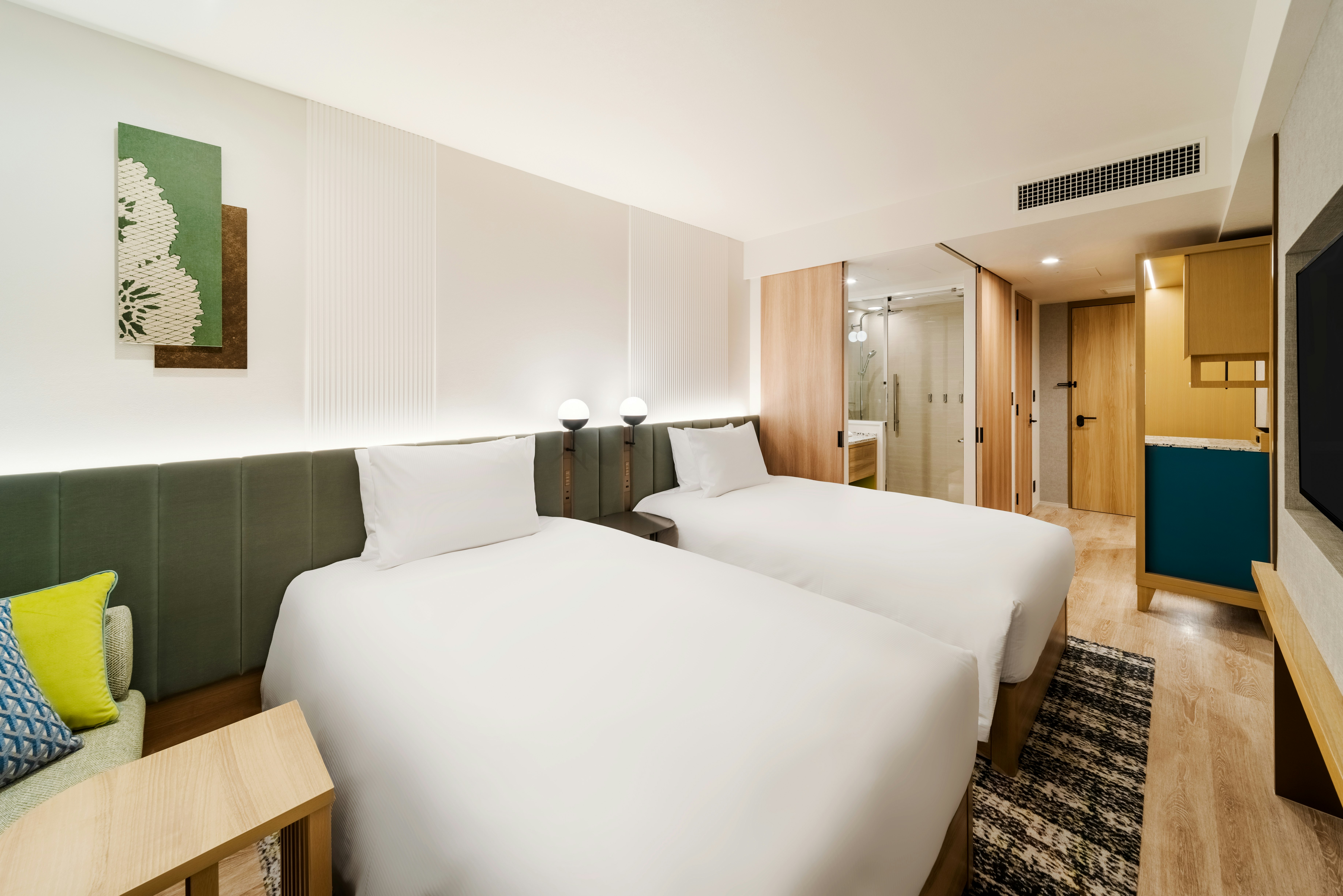 FAMILY, TWIN BEDS