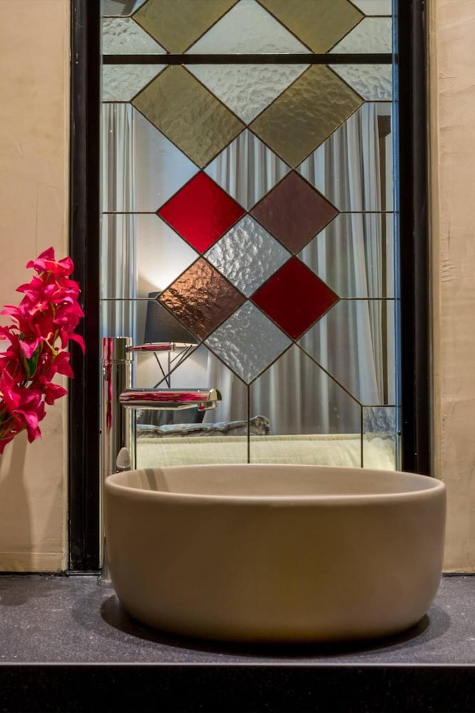 Contessa Boutique Hotel 40/65
