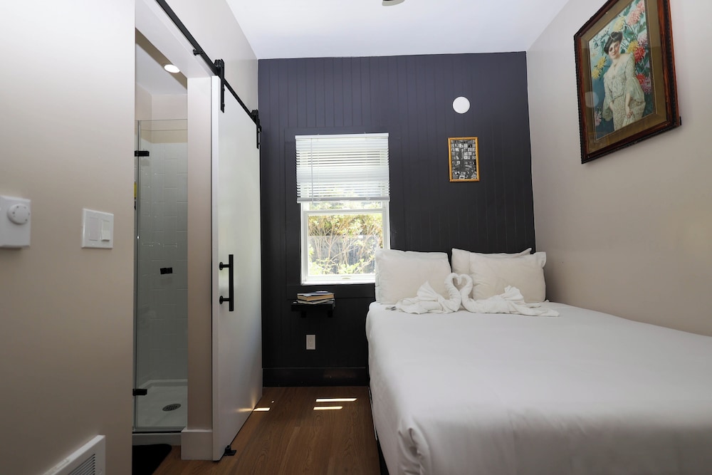 San Remo Hotel 12/50
