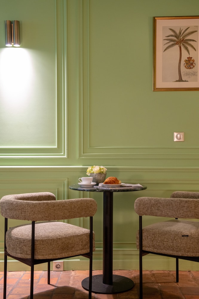 Hotel De Fleurie 39/50