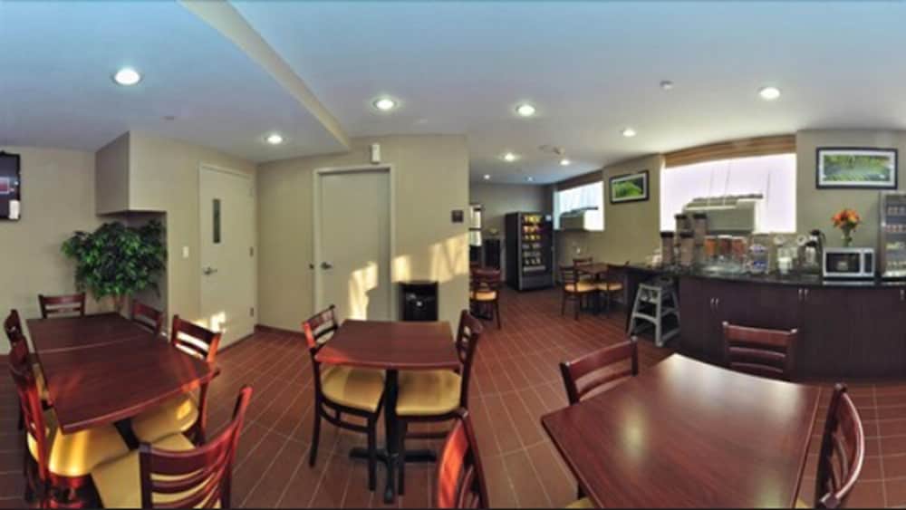 restaurant cafeteria