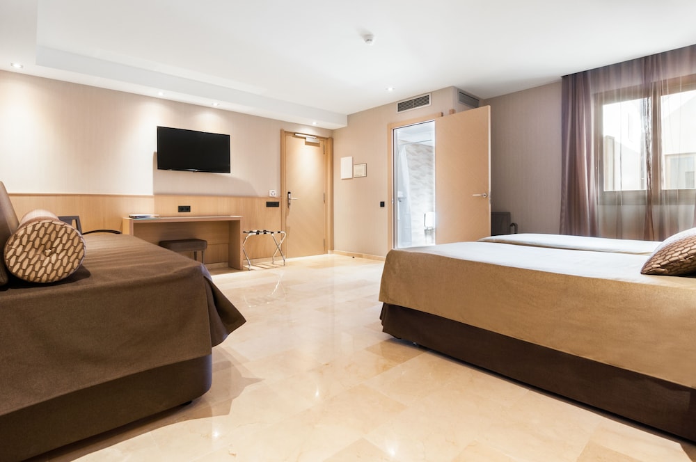 Gran Hotel Barcino 30/76