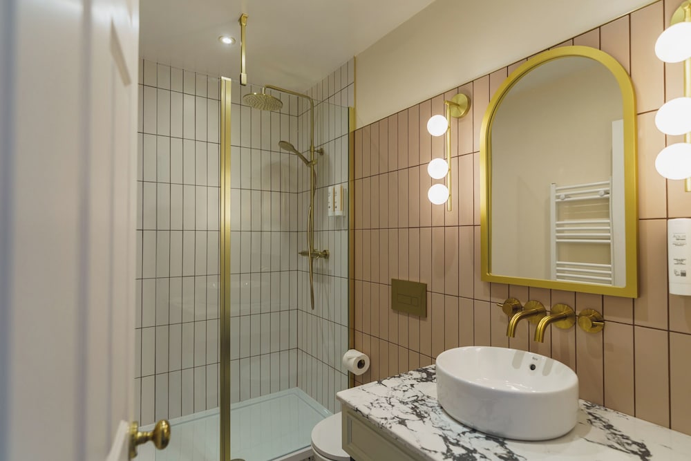 Grange Hotel 49/50