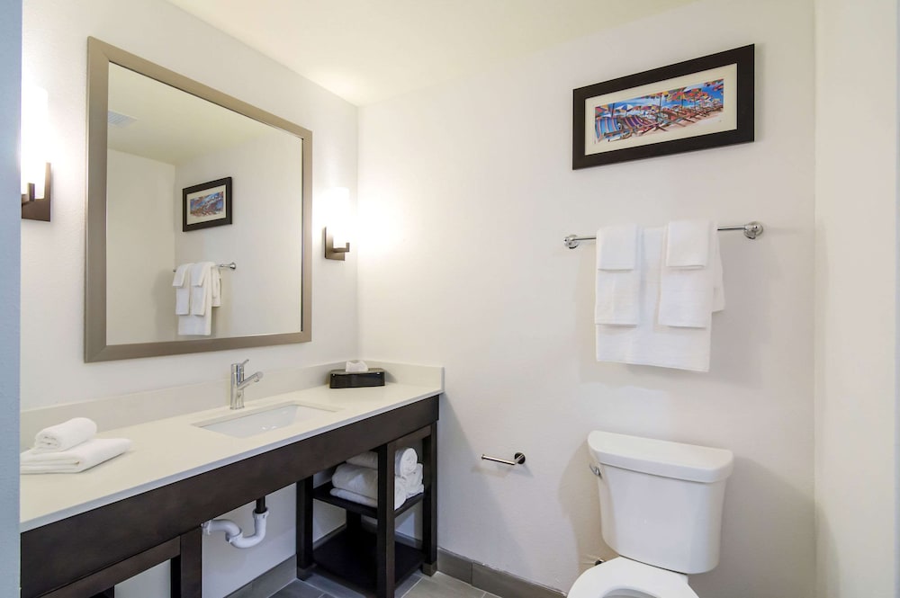 Comfort Inn and Suites Gulf Shores East Beach Near Gulf State Park 19/41