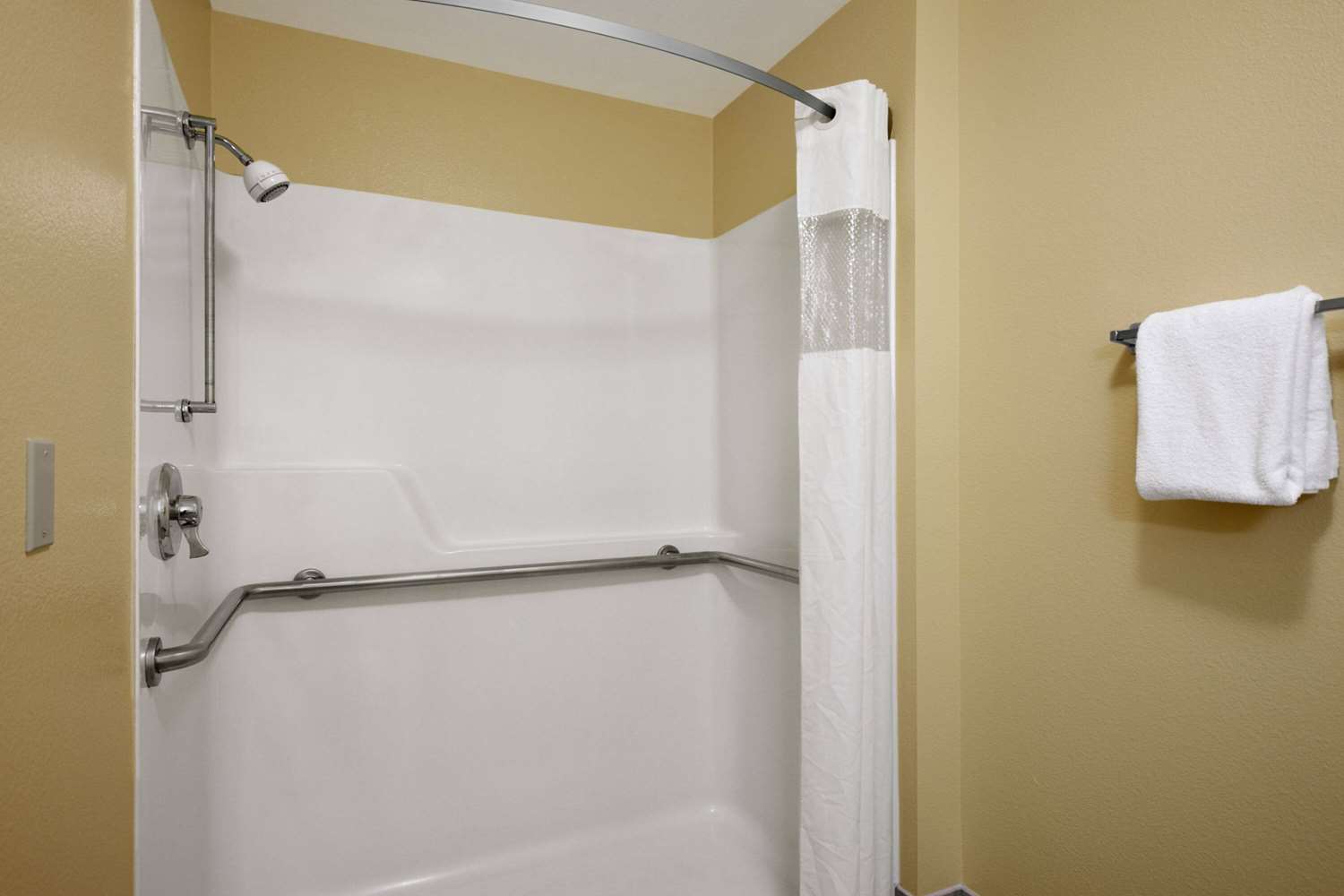 Travelodge by Wyndham Wenatchee 32/32