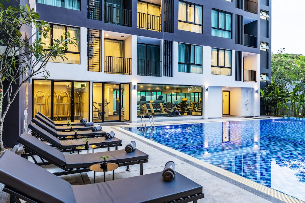 The Rizin Hotel 2/50