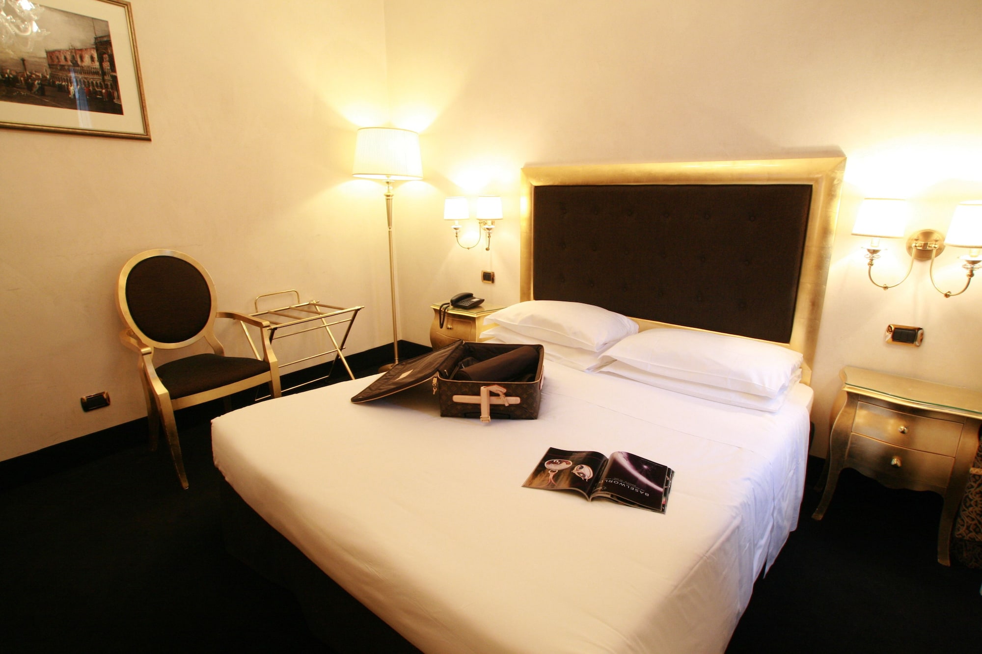 DELUXE, QUEEN BED