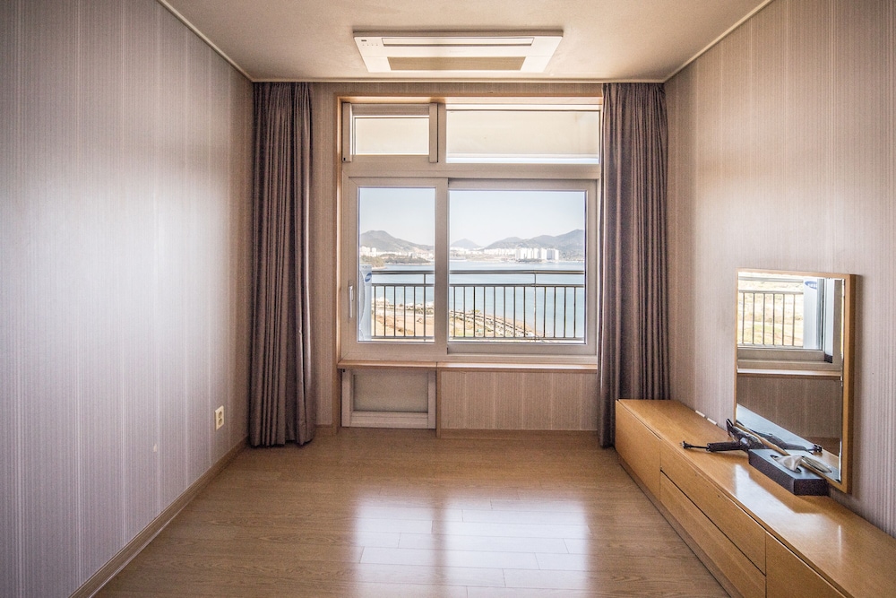 The Ocean Hotel 13/50