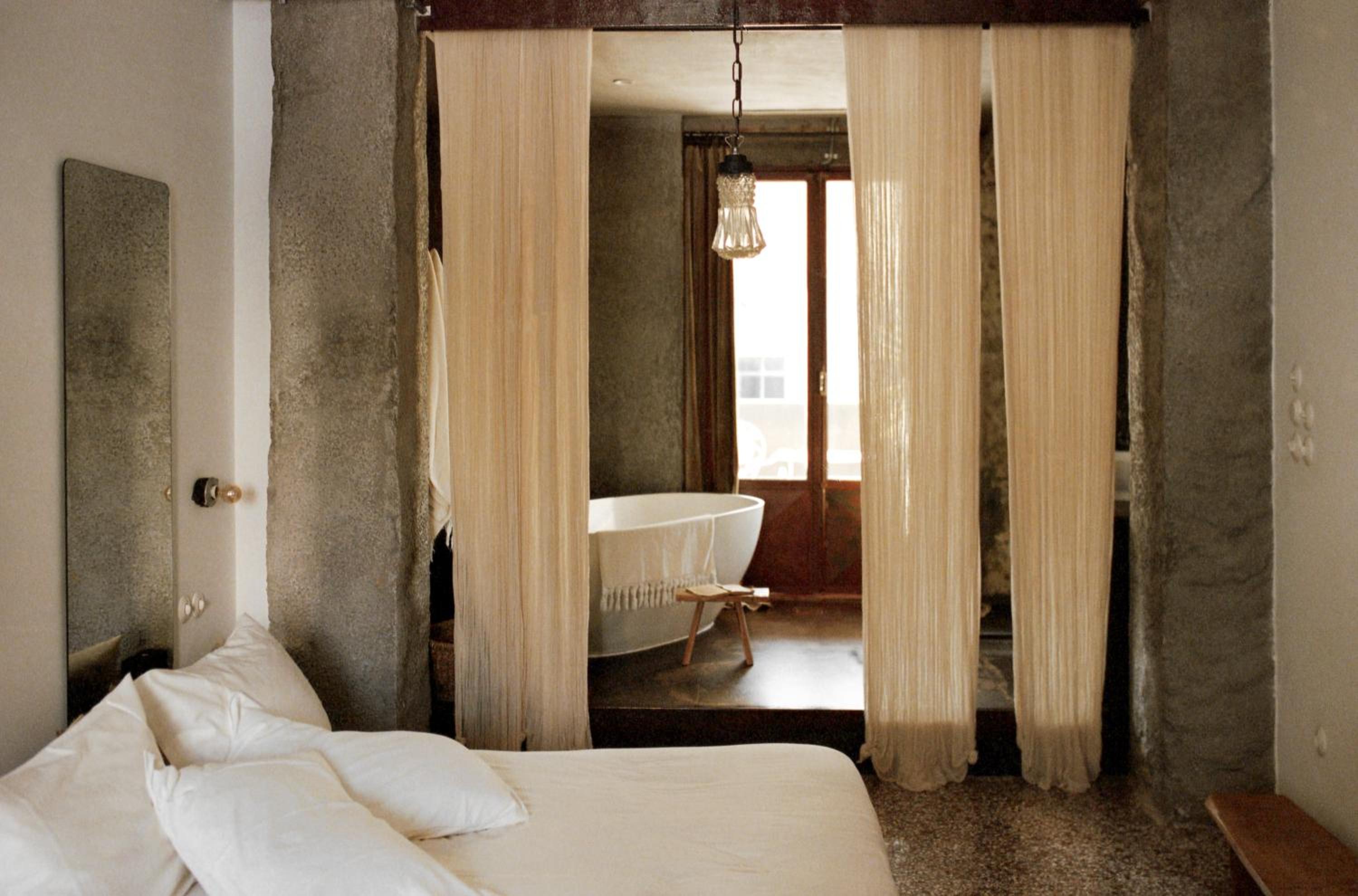 ROOM, DOUBLE BED, BALCONY
