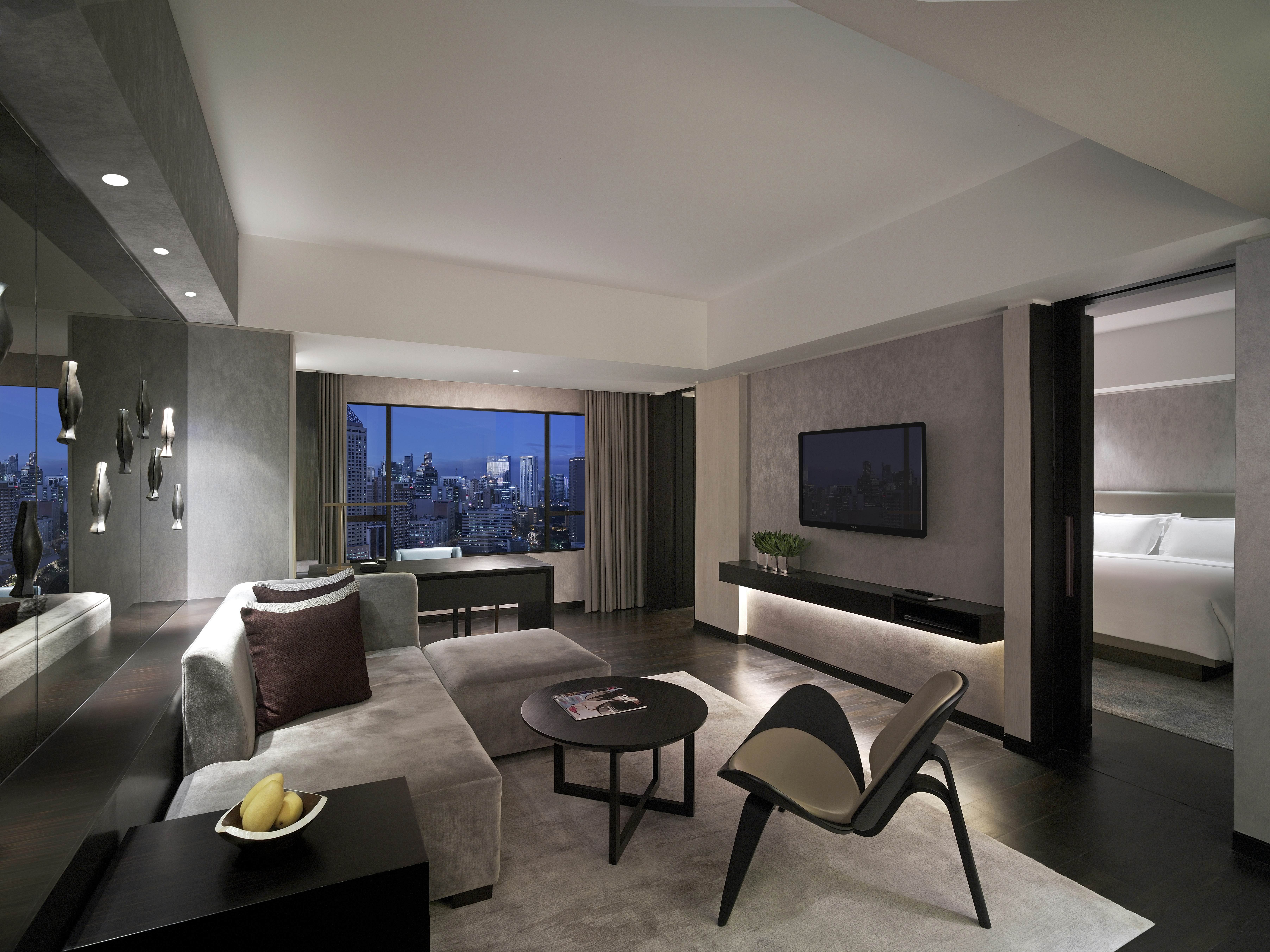 New World Makati Hotel 23/47