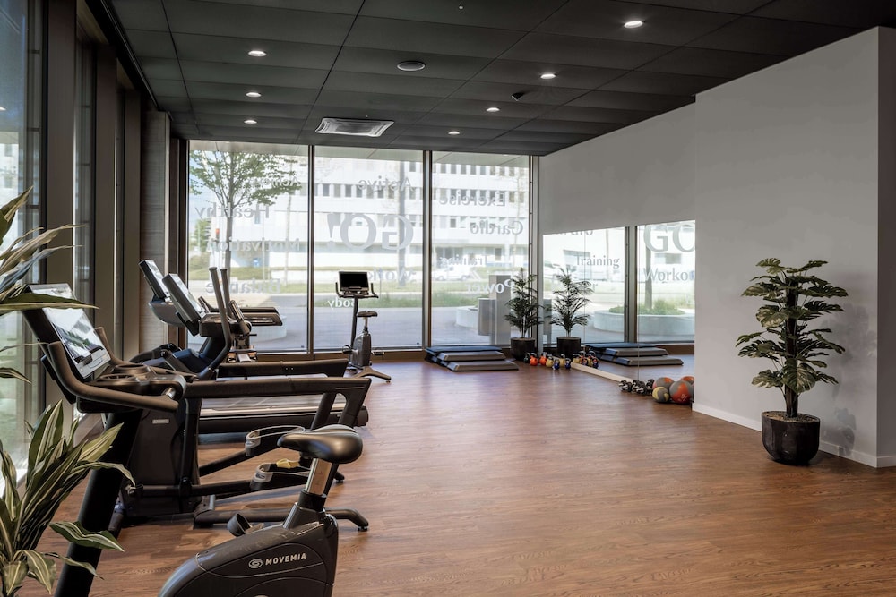 Radisson Hotel & Suites Zurich 25/50