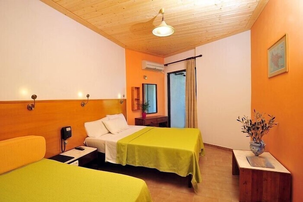ROOM, SINGLE