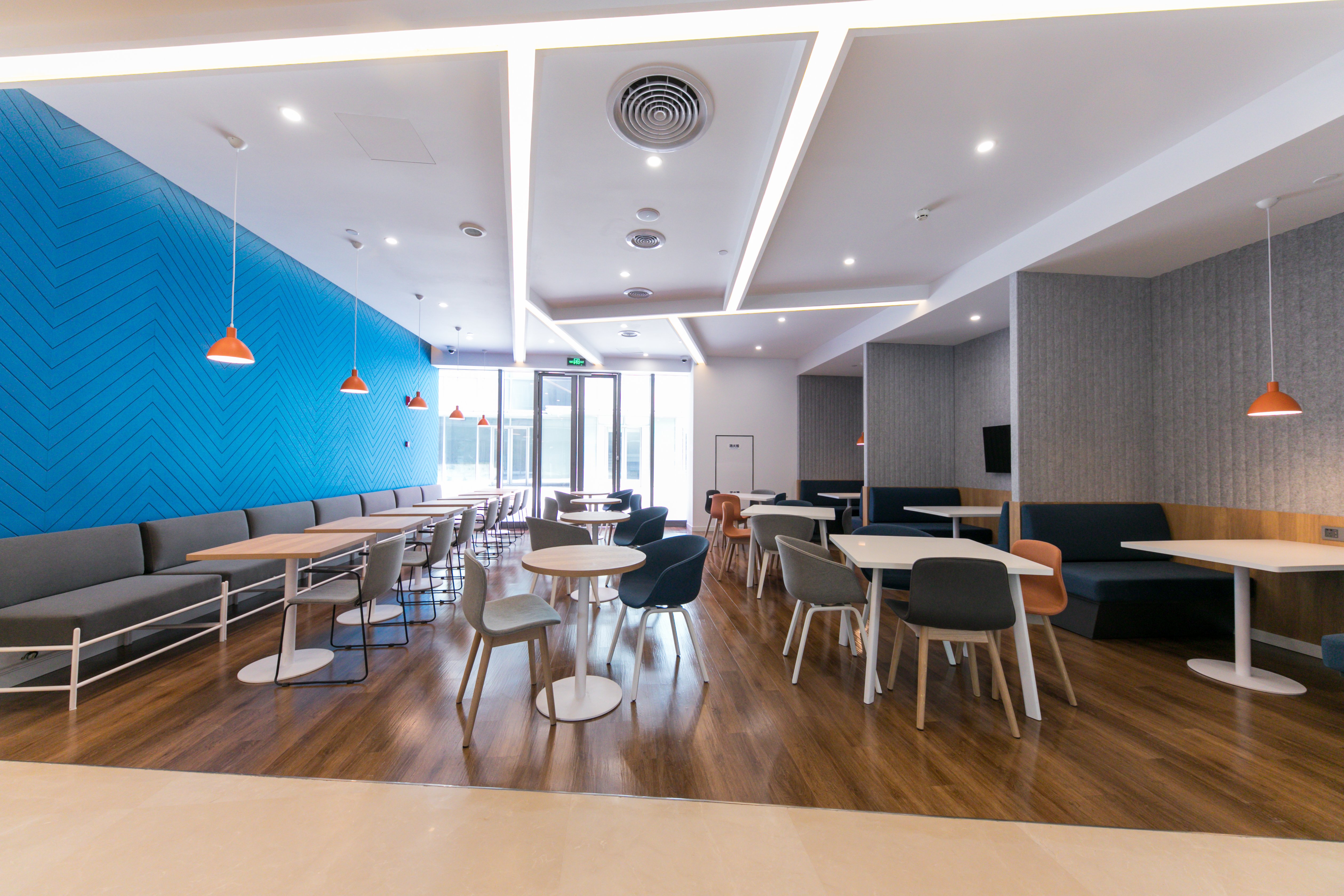 Holiday Inn Express Shanghai Tangzhen 47/63