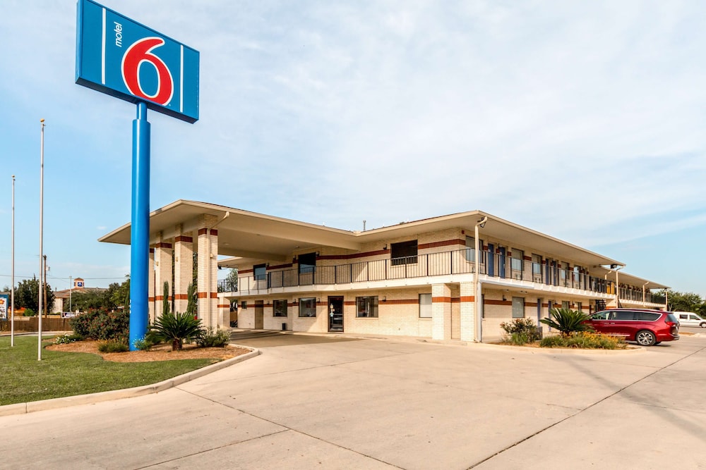 Motel6 San Antonio, TX - South IH-10 East 41/51
