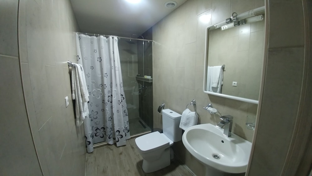 Cross Apart Hotel 41/44