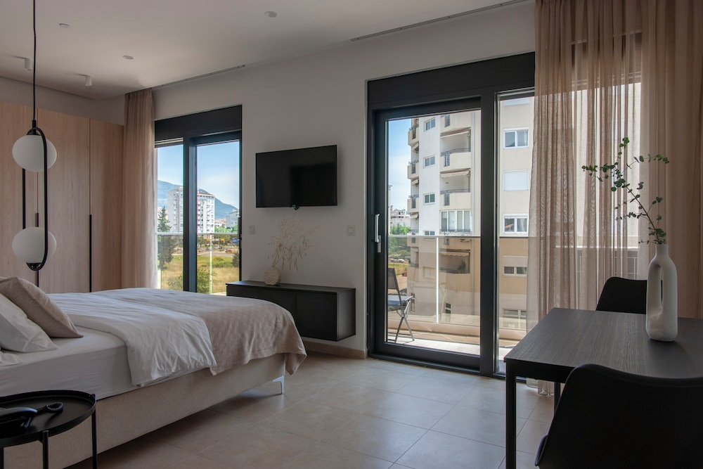 Soho Suites 8/54