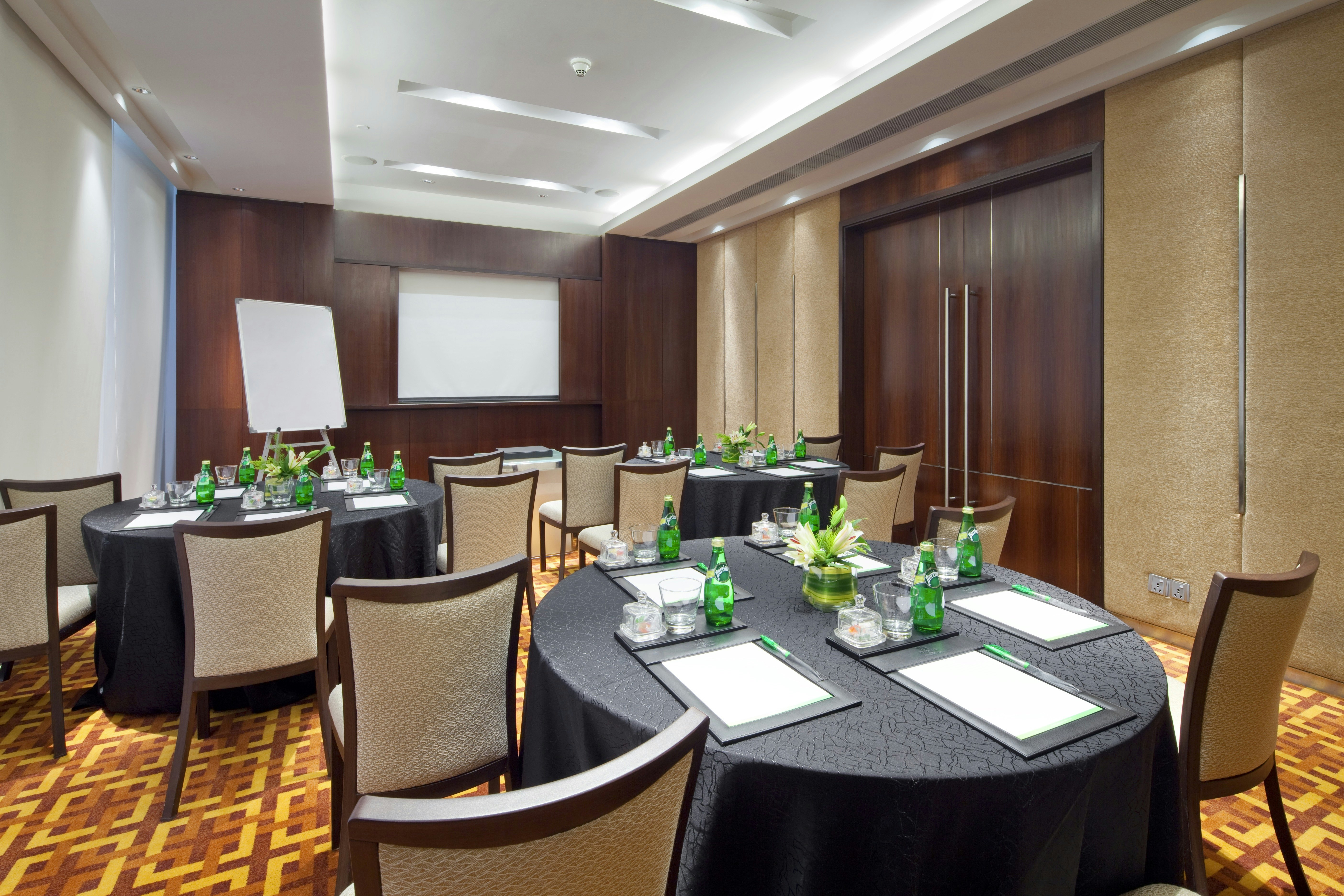 HOLIDAY INN MUMBAI INTERNATIONAL AIRPORT 63/72