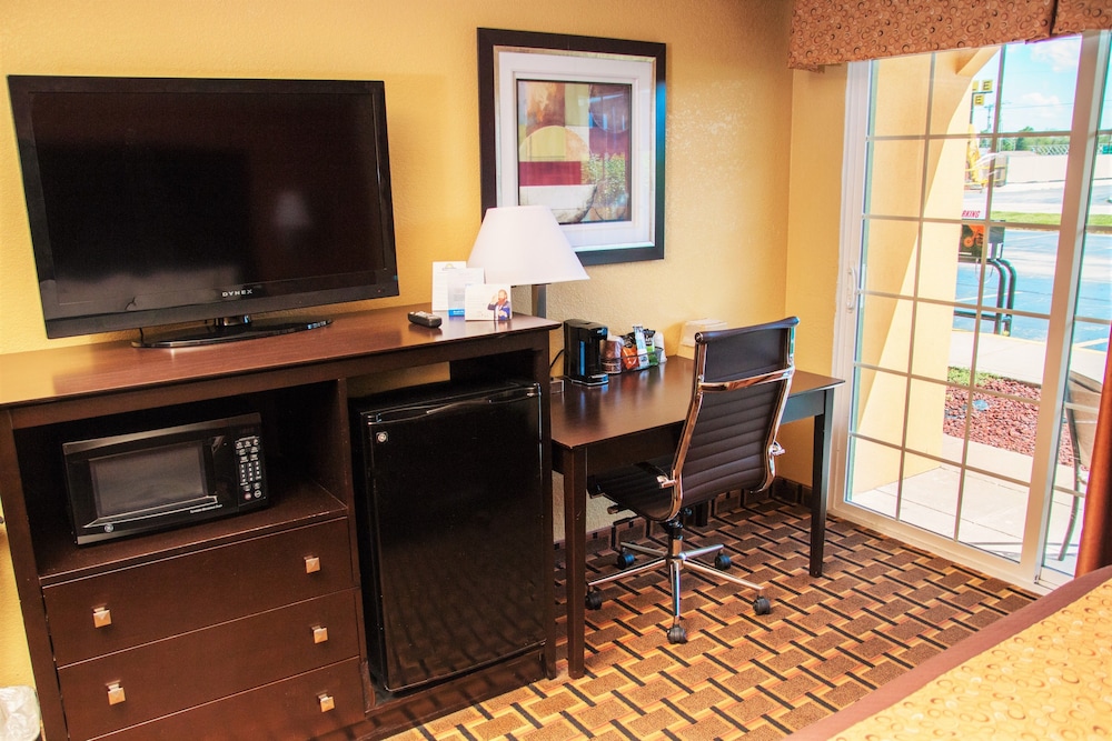 Days Inn by Wyndham Joplin 26/32