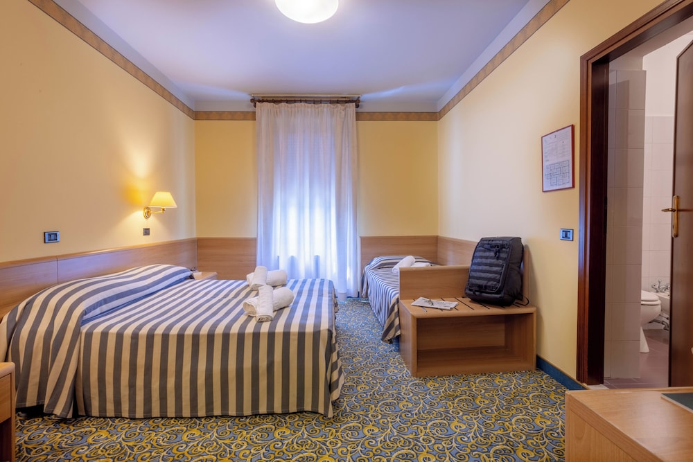 ROOM, TRIPLE