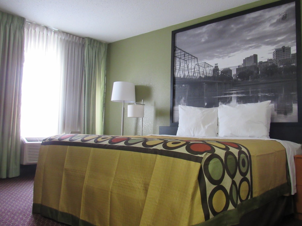 Super 8 by Wyndham New Cumberland 27/64