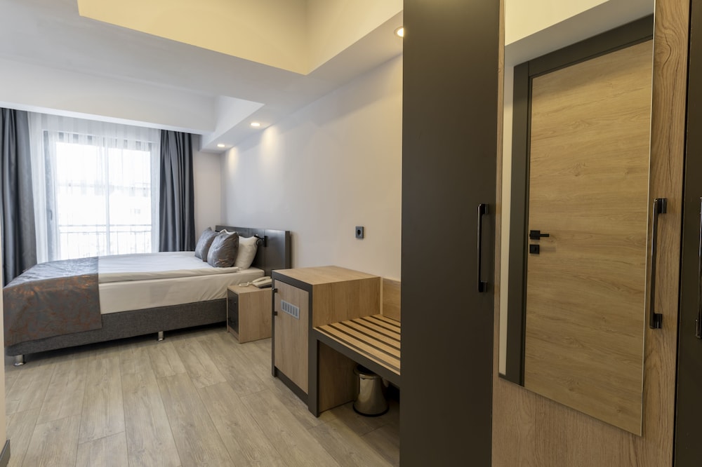 Irenic Hotel 33/49