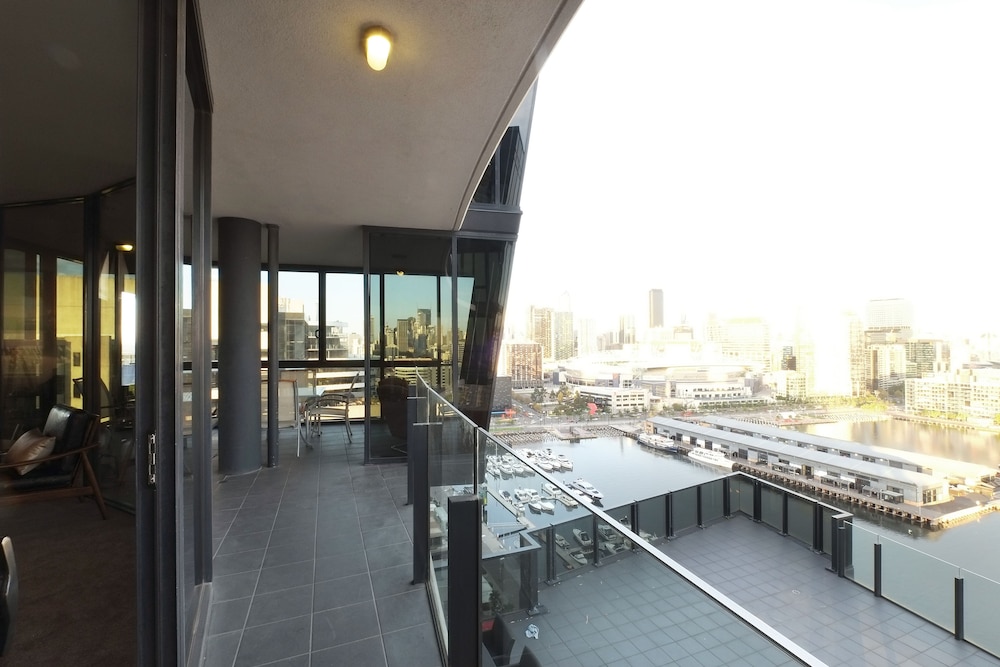 ACD Apartments 1/66