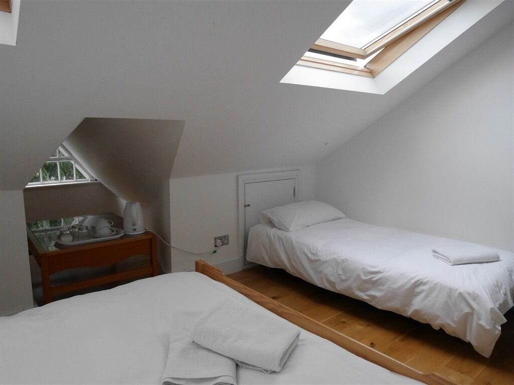 Standard, Triple, 1 Double and 1 Single Bed, Kew Rooms 3/7