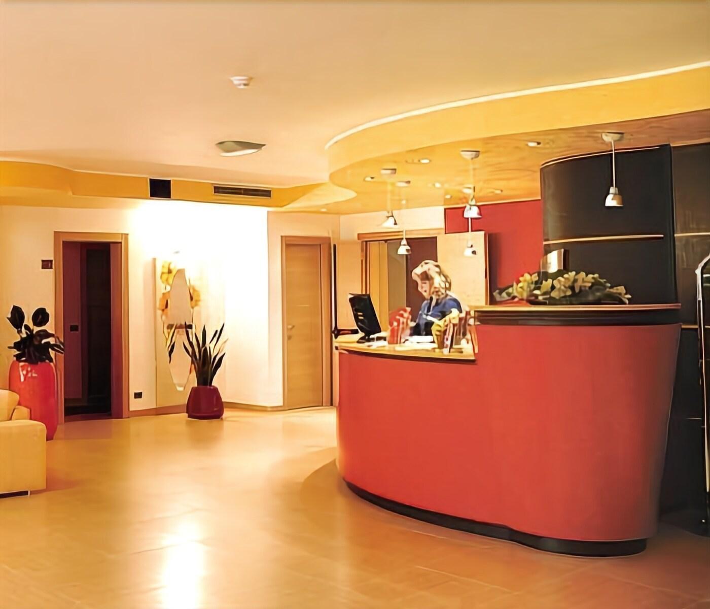 Marc Hotel 9/61